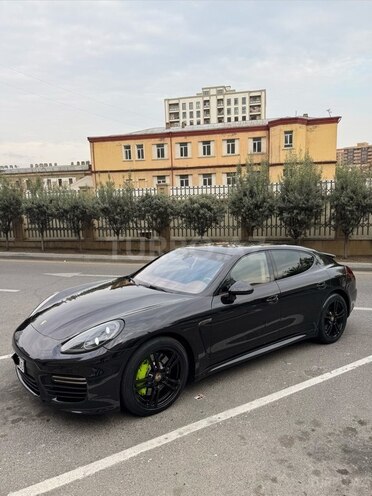 Porsche Panamera GTS-17