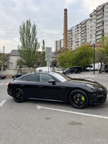 Porsche Panamera GTS-16