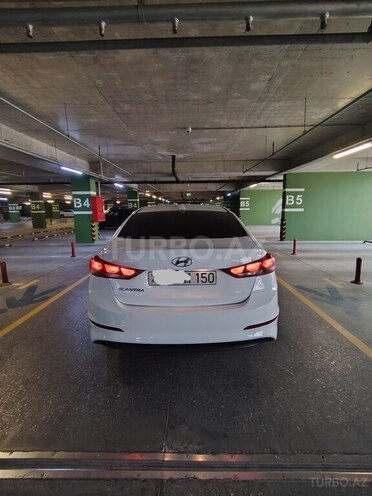 Hyundai Elantra-7