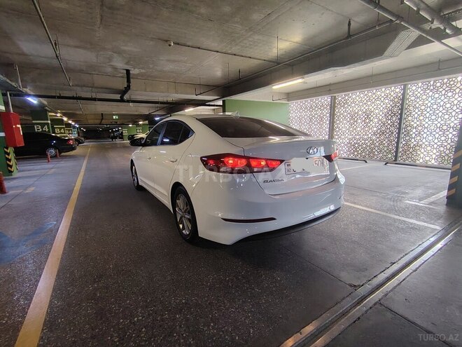 Hyundai Elantra-5
