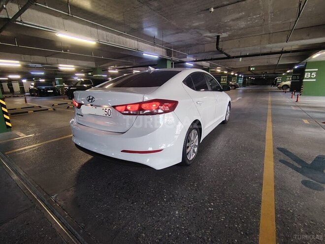 Hyundai Elantra-8