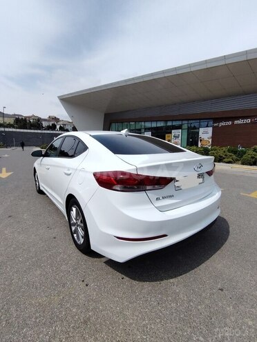 Hyundai Elantra-9
