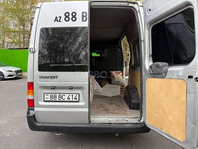 Ford Transit-12