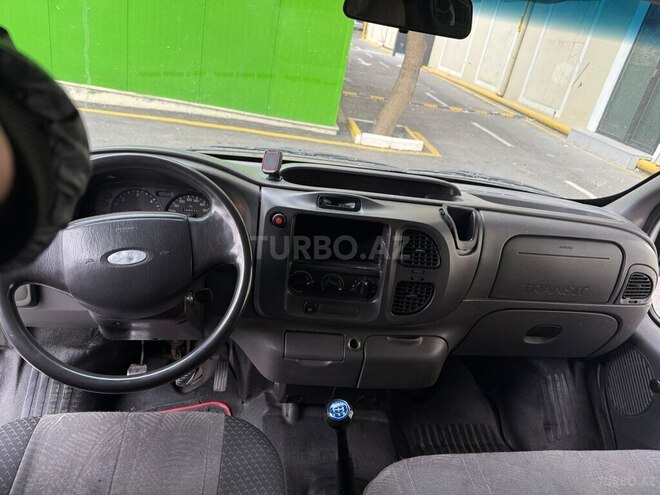 Ford Transit-14