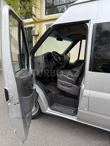 Ford Transit-13