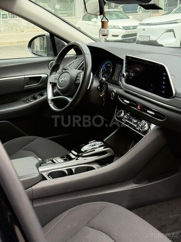 Hyundai Sonata-12