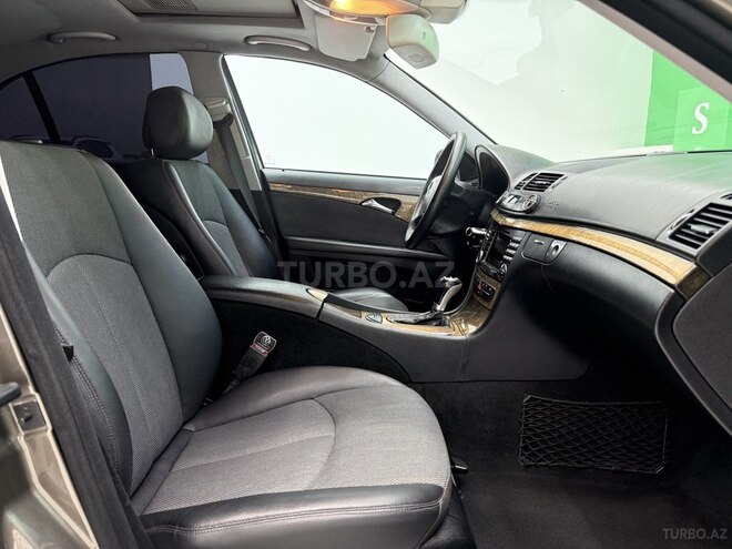 Mercedes E 200-11
