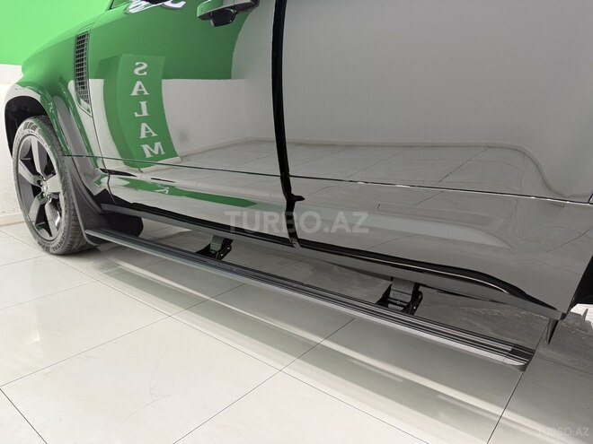 Land Rover Defender-17