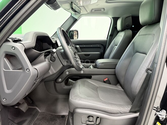 Land Rover Defender-7