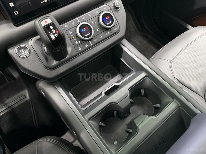 Land Rover Defender-16