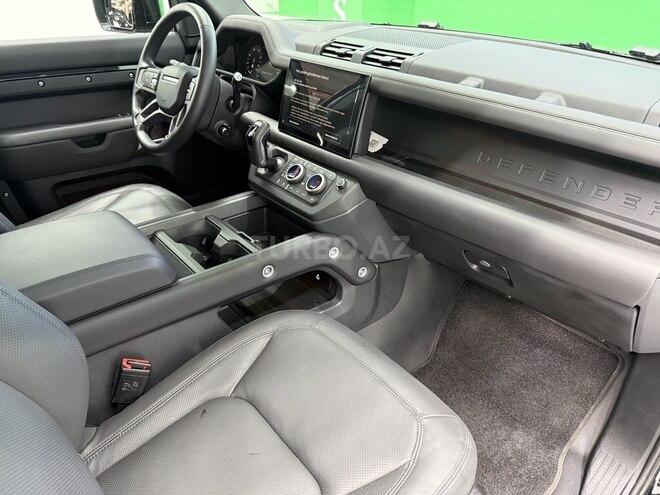 Land Rover Defender-10