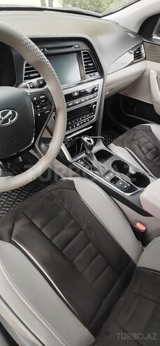 Hyundai Sonata-16