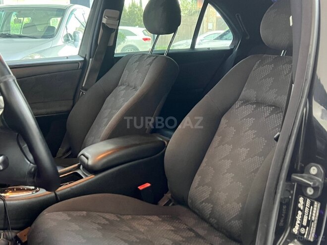 Mercedes C 240-37