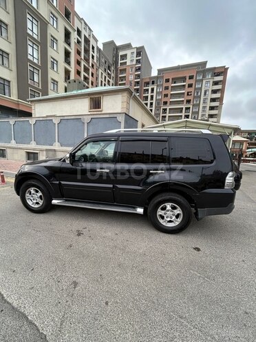 Mitsubishi Pajero-8