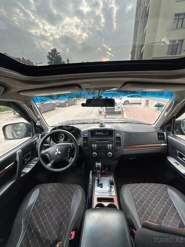 Mitsubishi Pajero-11