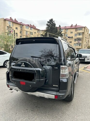 Mitsubishi Pajero-9