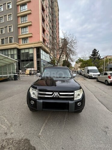 Mitsubishi Pajero-4