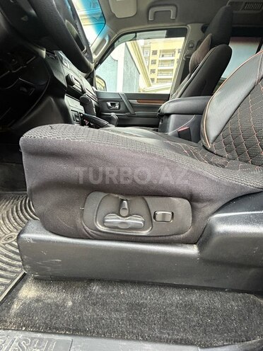 Mitsubishi Pajero-17