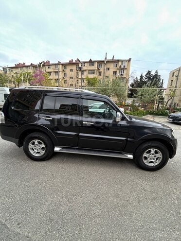 Mitsubishi Pajero-7