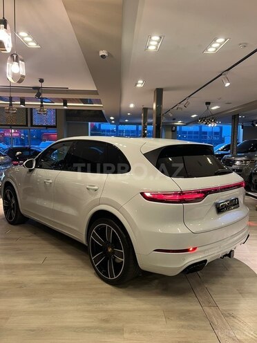 Porsche Cayenne-6