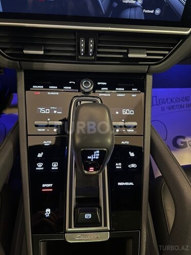 Porsche Cayenne-12