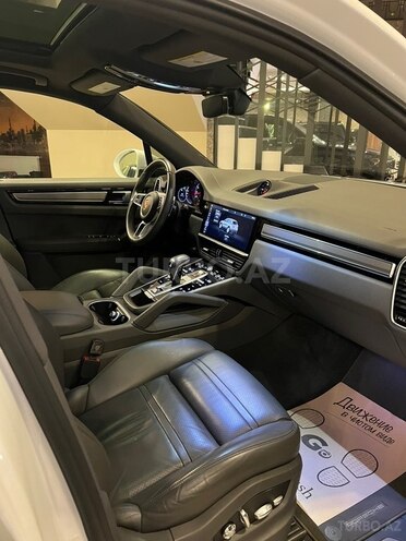 Porsche Cayenne-10