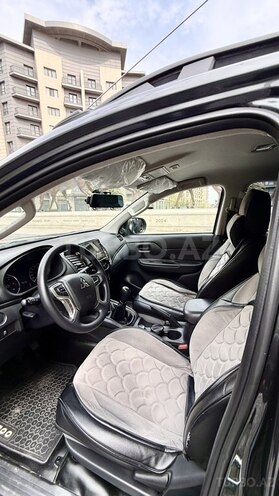 Mitsubishi L200-9