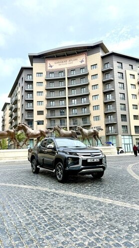 Mitsubishi L200-1
