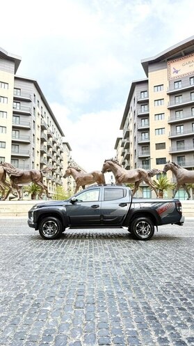 Mitsubishi L200-2