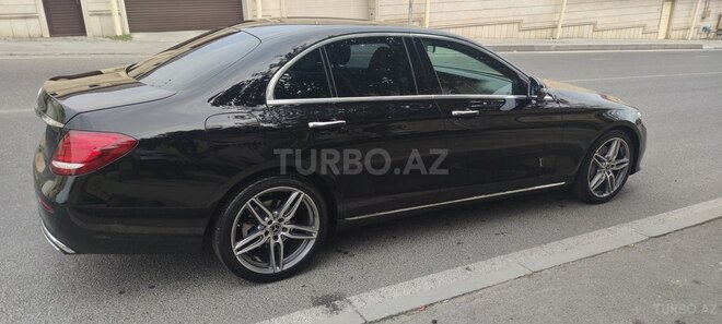 Mercedes E 300-9