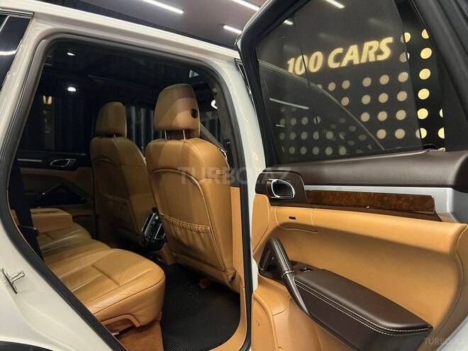 Porsche Cayenne GTS-8