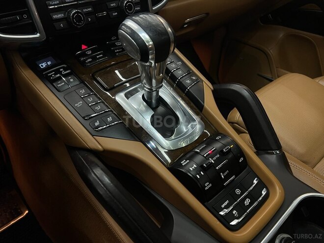 Porsche Cayenne GTS-17