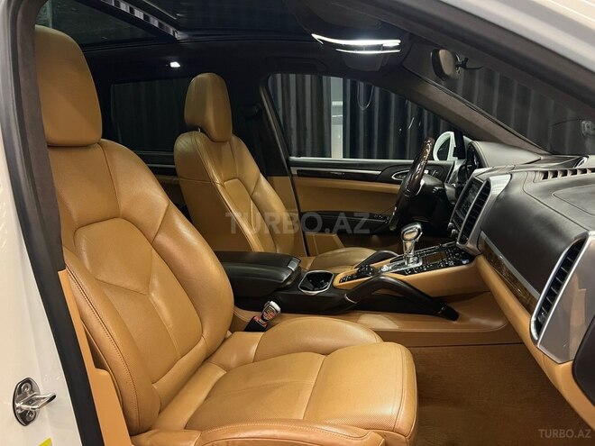 Porsche Cayenne GTS-14
