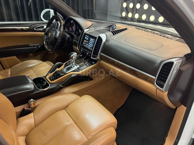 Porsche Cayenne GTS-13