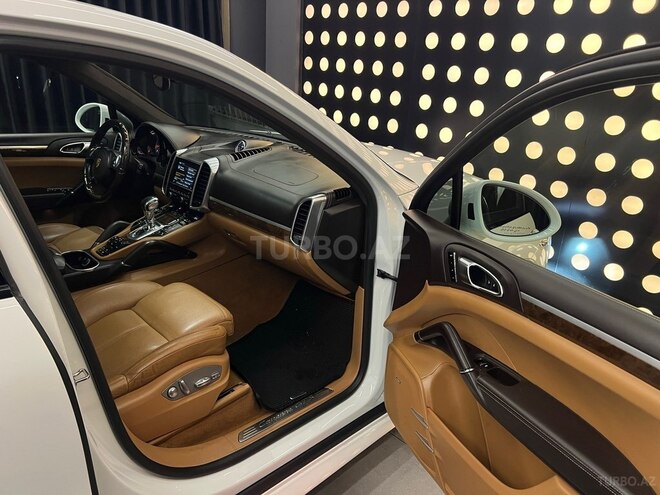 Porsche Cayenne GTS-12