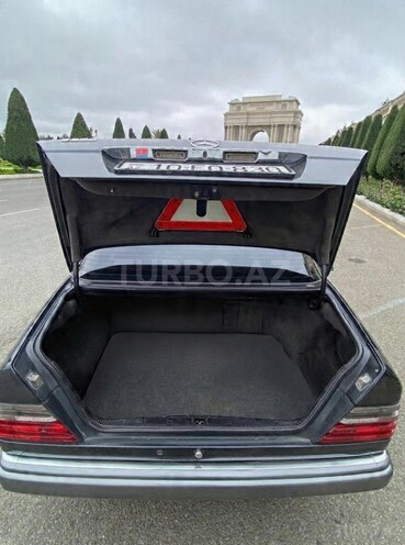 Mercedes E 220-17