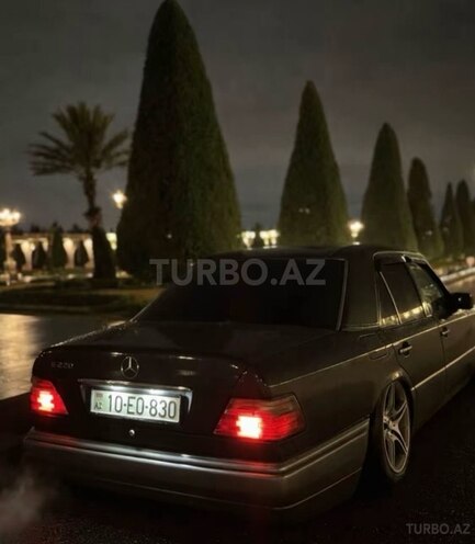 Mercedes E 220-3