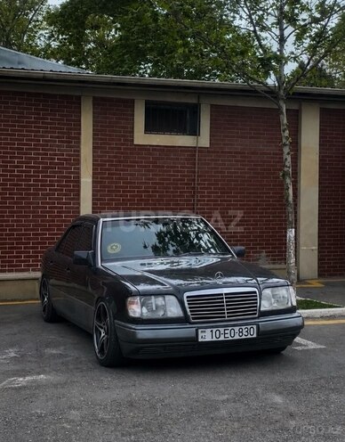Mercedes E 220-1