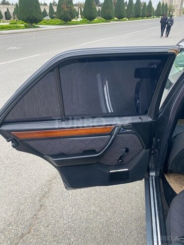 Mercedes E 220-12