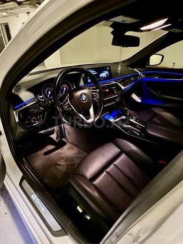 BMW 530e-14