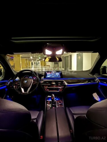 BMW 530e-12