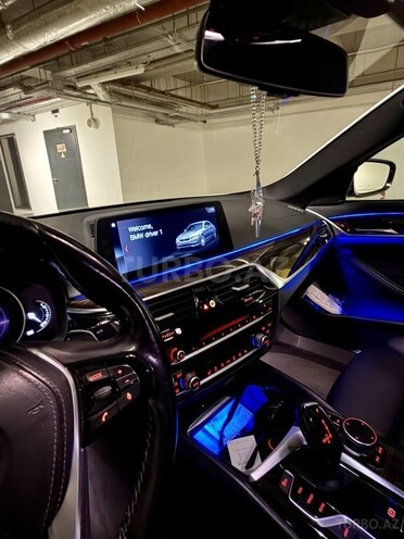 BMW 530e-13