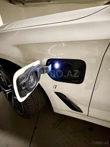 BMW 530e-16