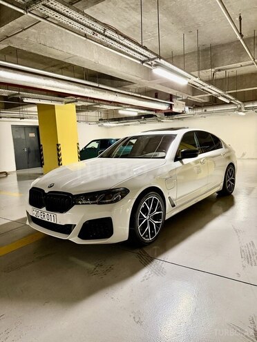 BMW 530e-2