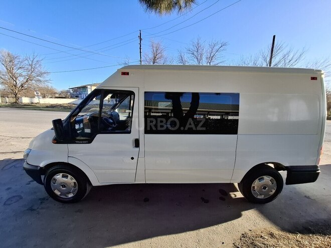 Ford Transit-7