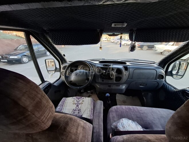 Ford Transit-12