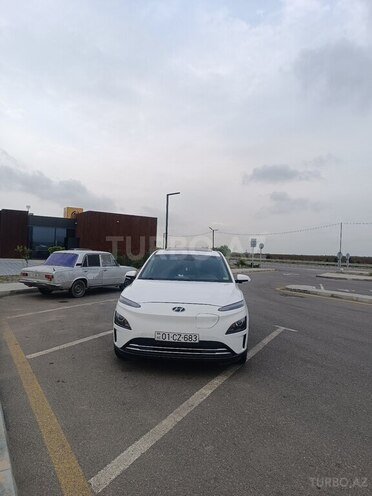 Hyundai Kona Electric-1