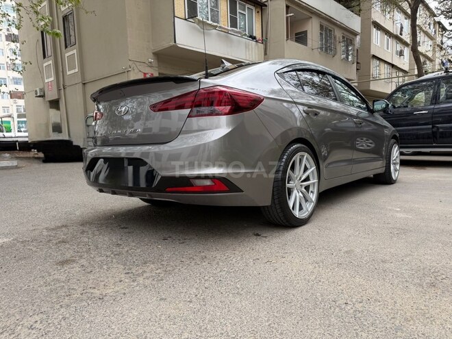 Hyundai Elantra-3