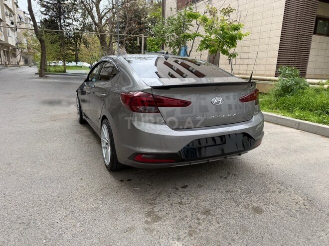Hyundai Elantra-6