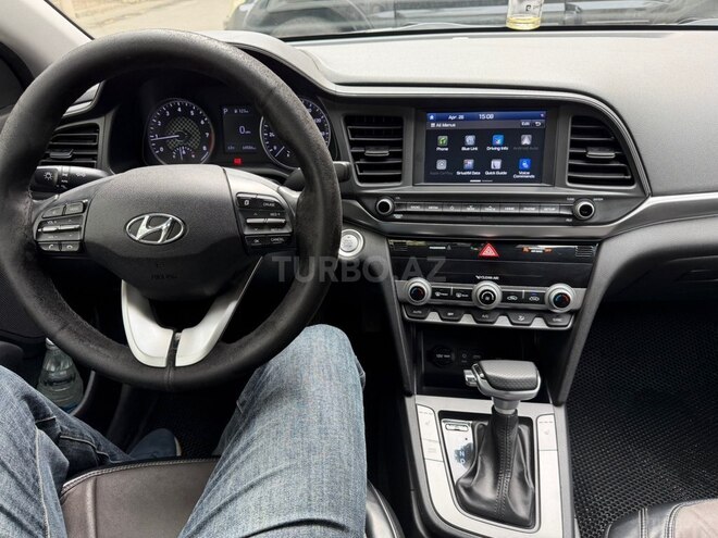 Hyundai Elantra-9